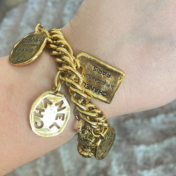 CHANEL VINTAGE GOLD Rare Charms Chain bracelet Retails: $2,900 Size: OS - Picture 2 of 9